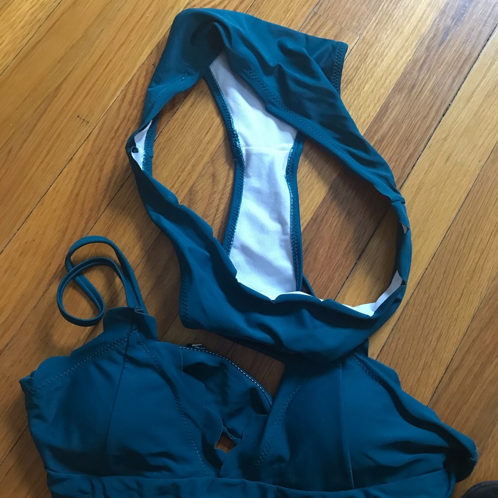Cheeky Ruffled Green/Blue Bikini - Picture 3 of 4